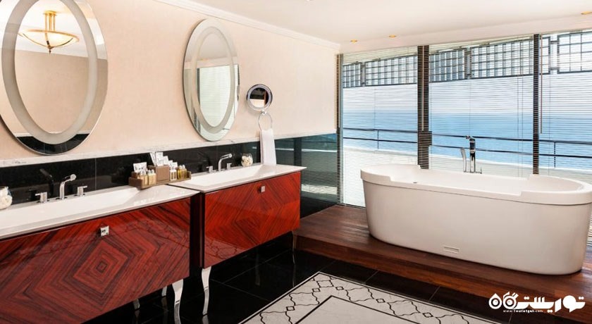 وان جکوزی موجود در سوئیت کینگ